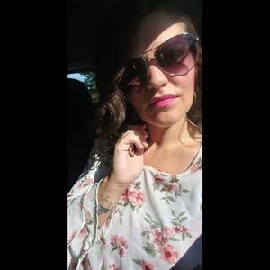 Meet your Posher, Leslie